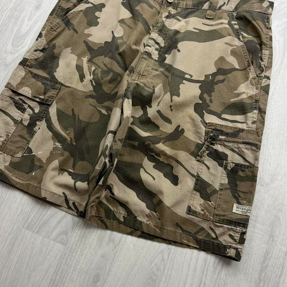 VINTAGE Y2K WRANGLER BAGGY CAMO CARGO SHORTS