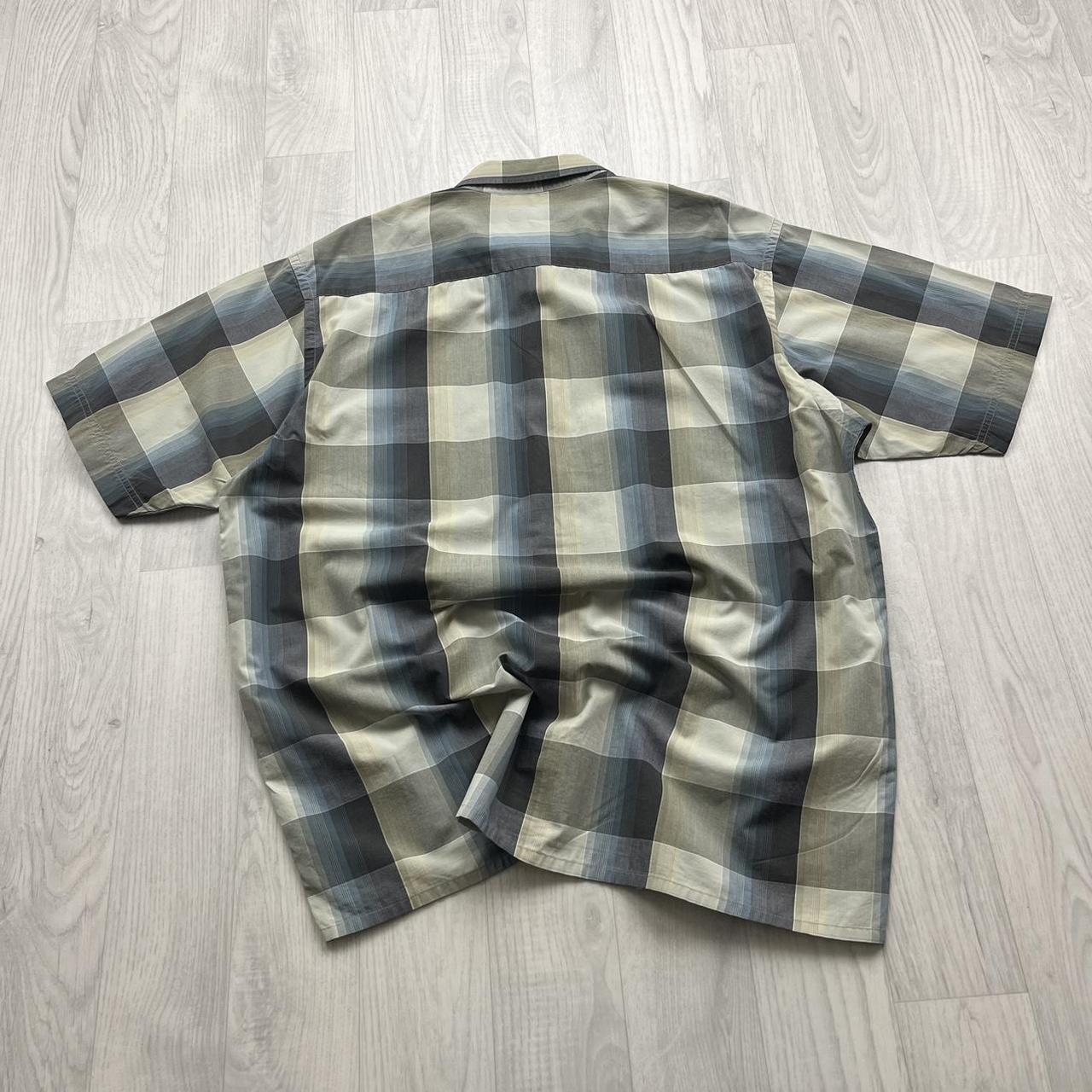 VINTAGE Y2K KICKERS CHECKERED SHORT SLEEVE BUTTON UP SHIRT GREY