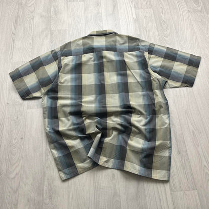 VINTAGE Y2K KICKERS CHECKERED SHORT SLEEVE BUTTON UP SHIRT GREY