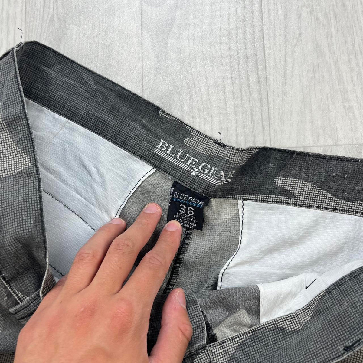 VINTAGE Y2K BAGGY CAMO CARGO SHORTS GREY