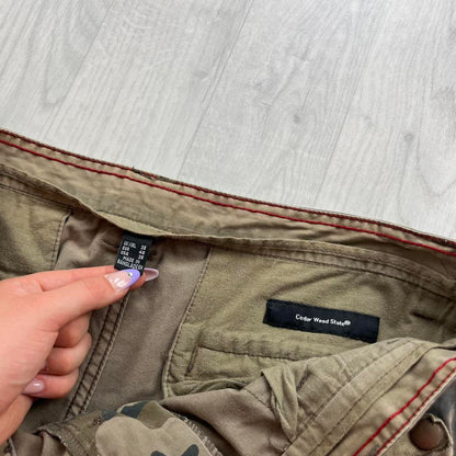 VINTAGE Y2K BAGGY CAMO CARGO SHORTS