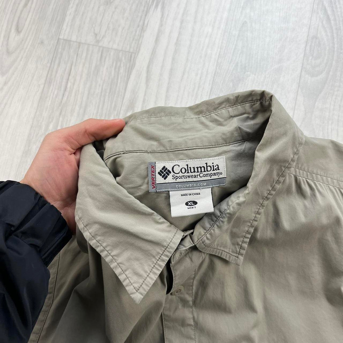 VINTAGE 00s COLUMBIA PLAIN UTILITY SHORT SLEEVE BUTTON UP SHIRT BEIGE