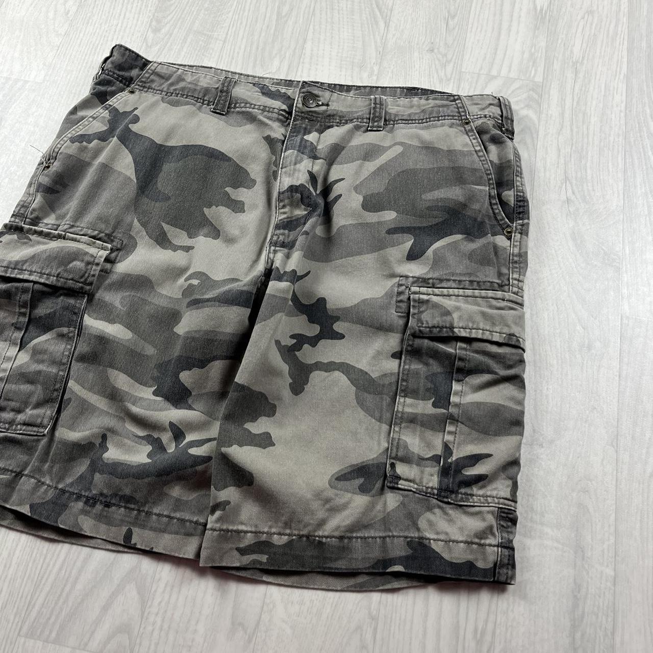 VINTAGE Y2K BAGGY LOOSE CAMO SHORTS
