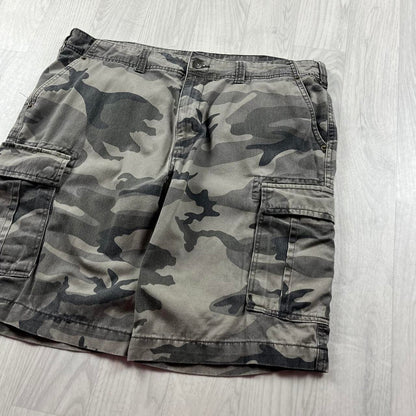 VINTAGE Y2K BAGGY LOOSE CAMO SHORTS