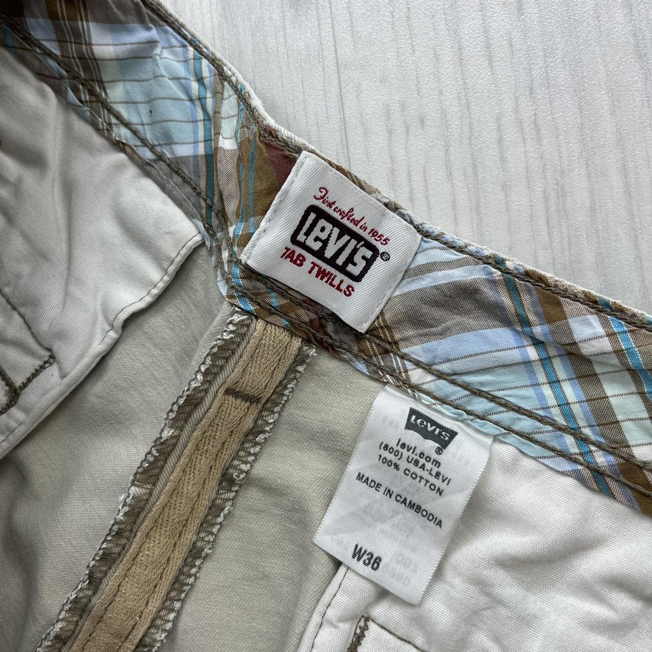 VINTAGE Y2K LEVIS WIDE LEG BAGGY CARGO SHORTS CREAM