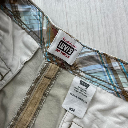 VINTAGE Y2K LEVIS WIDE LEG BAGGY CARGO SHORTS CREAM