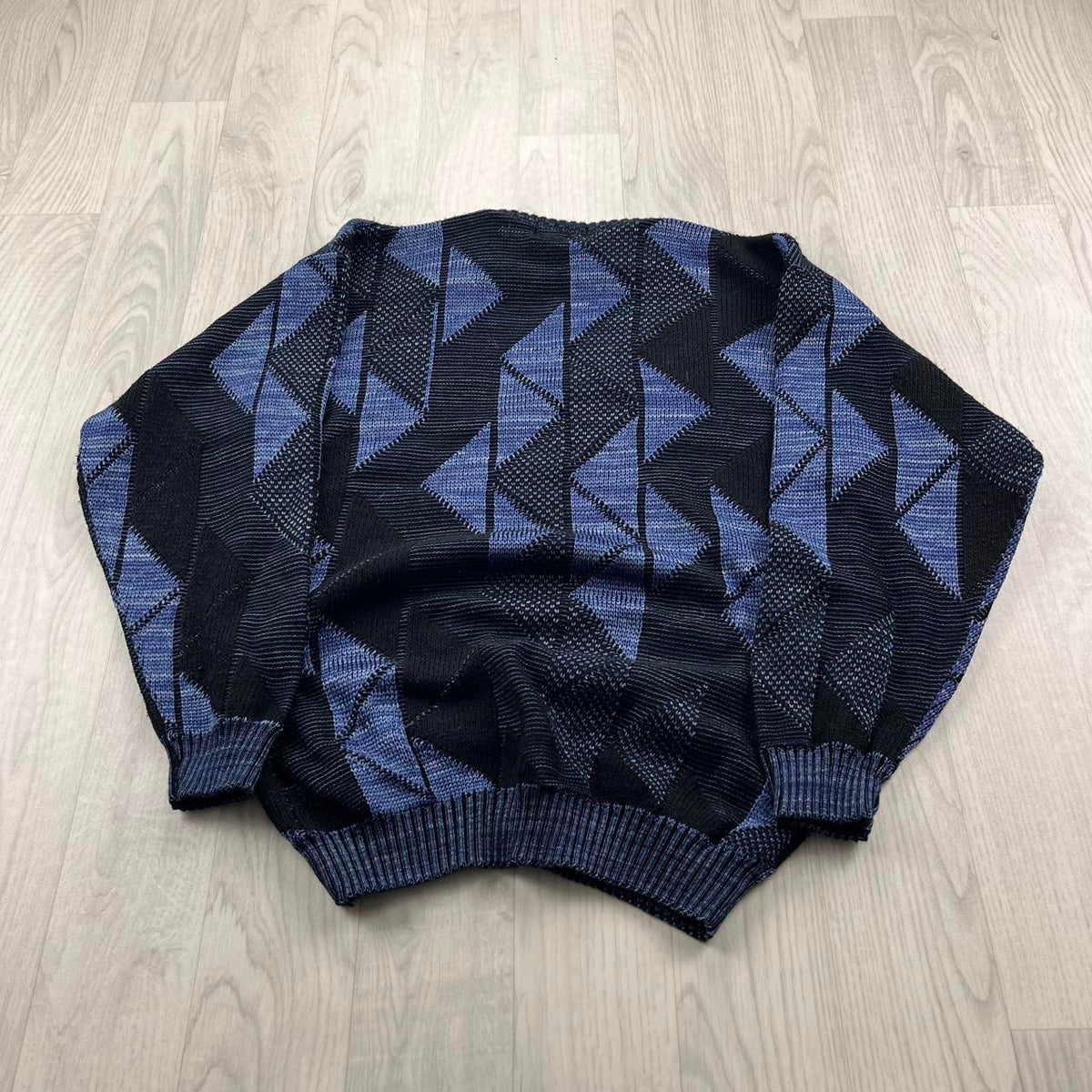 VINTAGE 90s PATTERN KNITTED JUMPER BLACK / BLUE