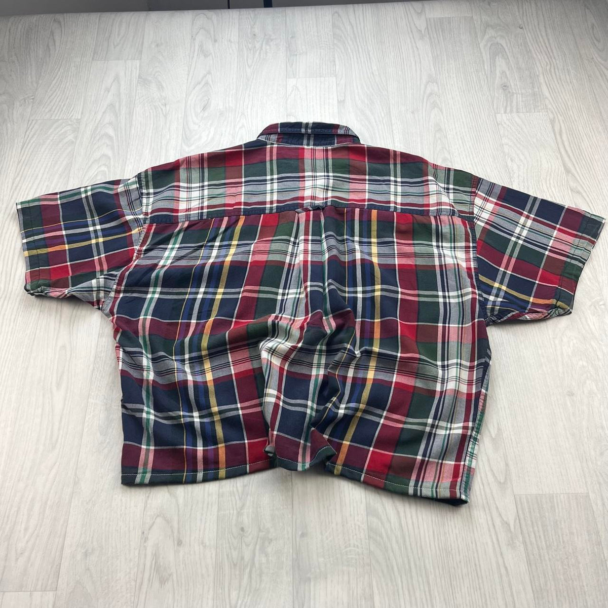 VINTAGE 00s CHAPS CHECKERED CROPPED SHORT SLEEVE BUTTON UP SHIRT RED / MULTI