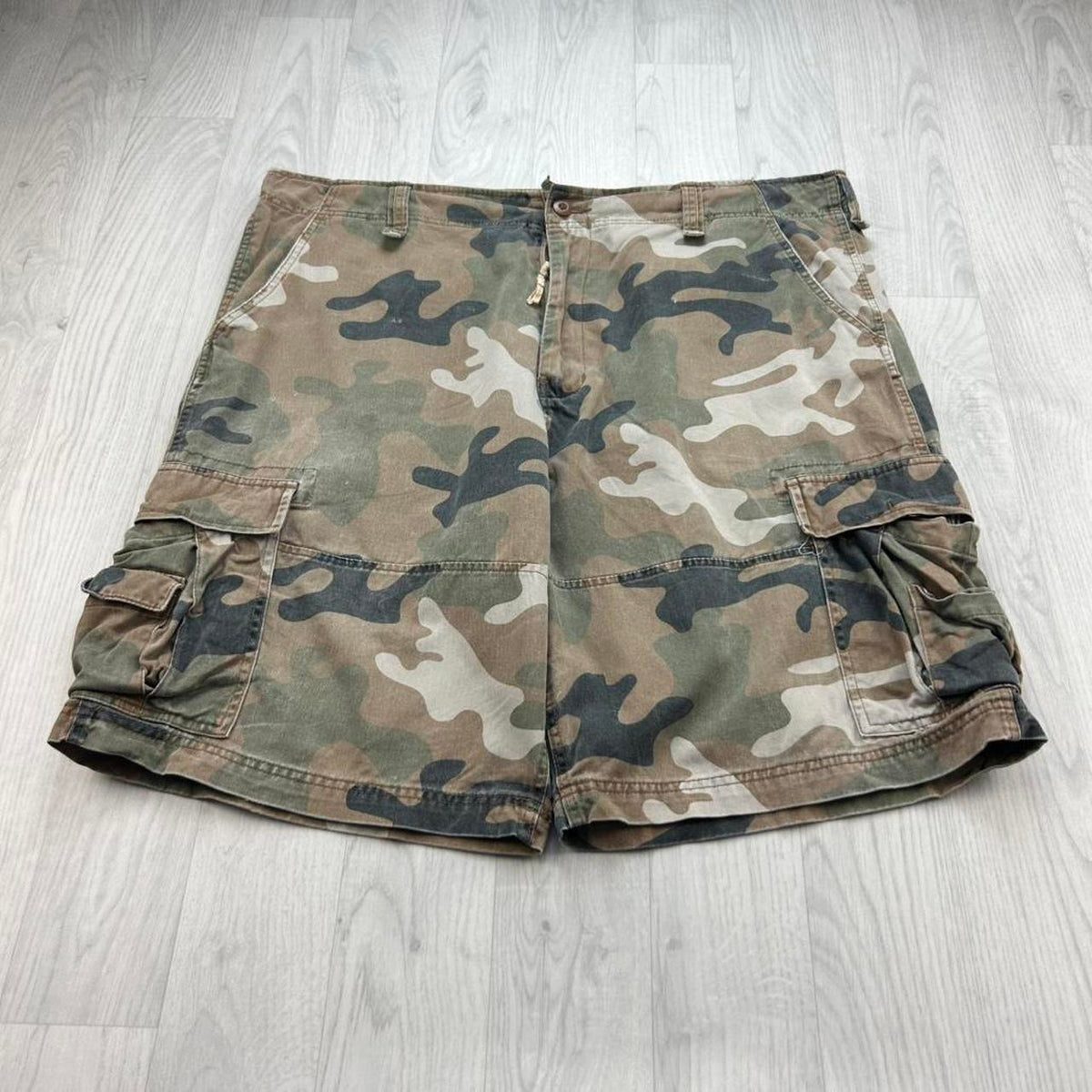 VINTAGE Y2K STEVE AND BARRYS BAGGY CAMO CARGO SHORTS KHAKI