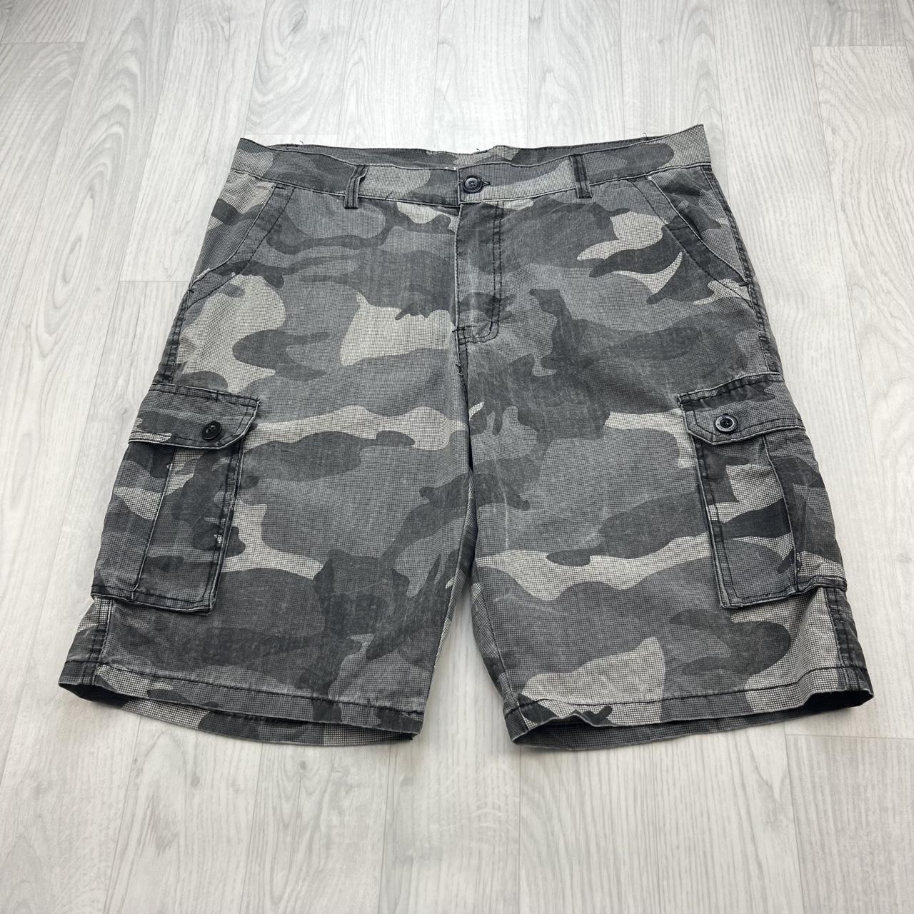 VINTAGE Y2K BAGGY CAMO CARGO SHORTS GREY