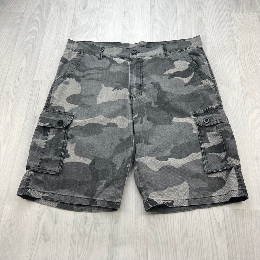 VINTAGE Y2K BAGGY CAMO CARGO SHORTS GREY