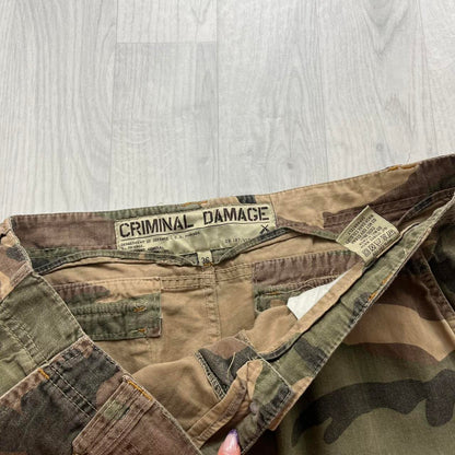 VINTAGE Y2K CRIMINAL DAMAGE BAGGY LOOSE CAMO SHORTS