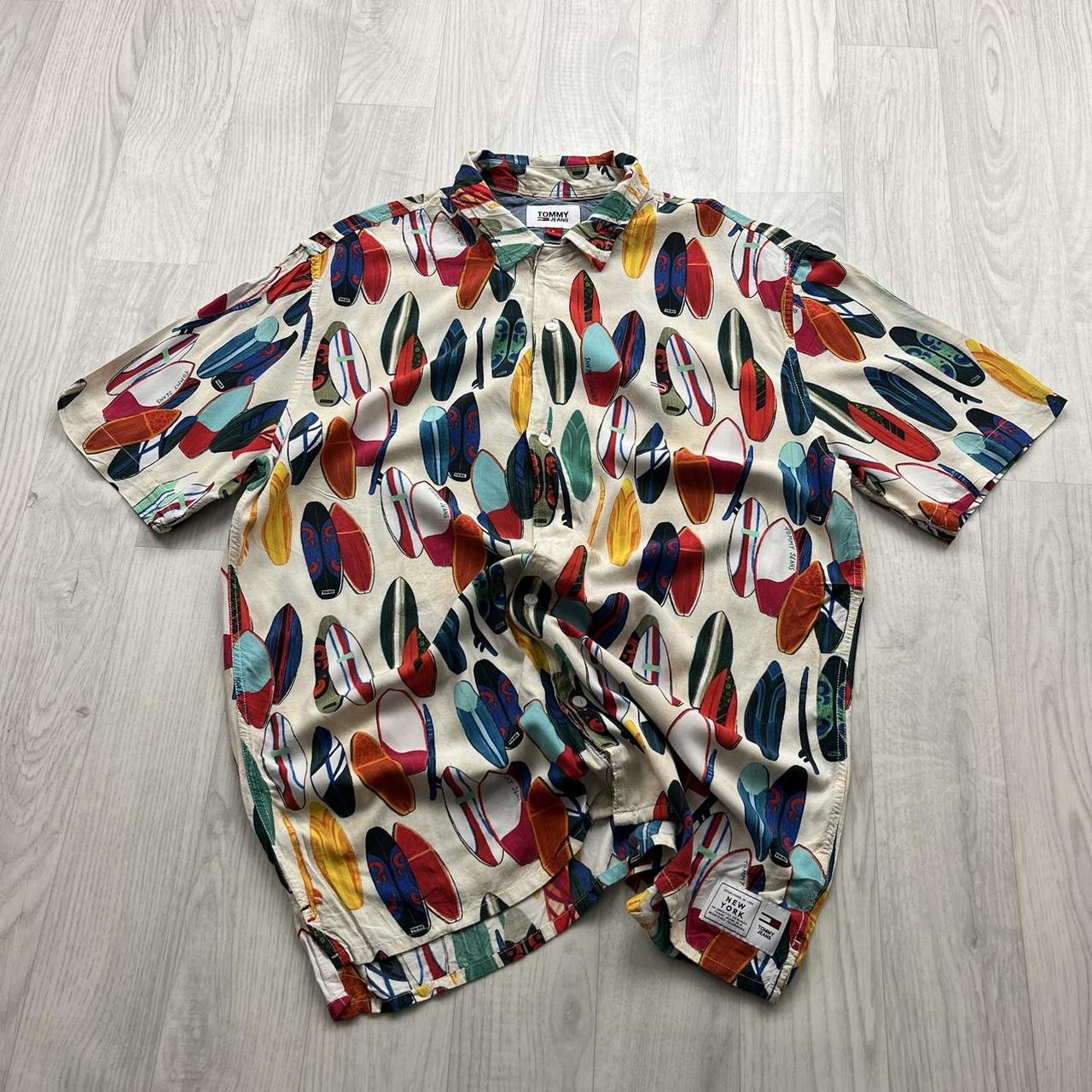TOMMY JEANS SURFBOARD PRINT SHORT SLEEVE SHIRT CREAM