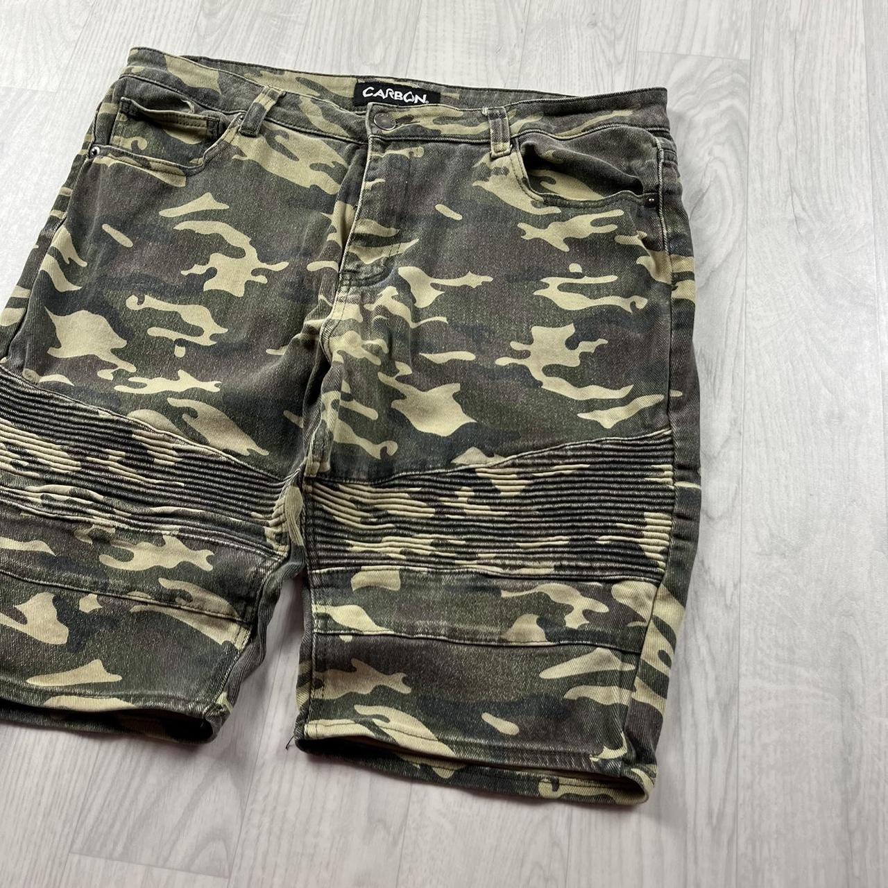 VINTAGE Y2K LOOSE CAMO SHORTS