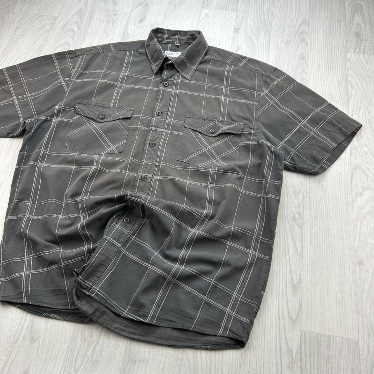 VINTAGE 00s CHECKERED SHORT SLEEVE BUTTON UP SHIRT BROWN