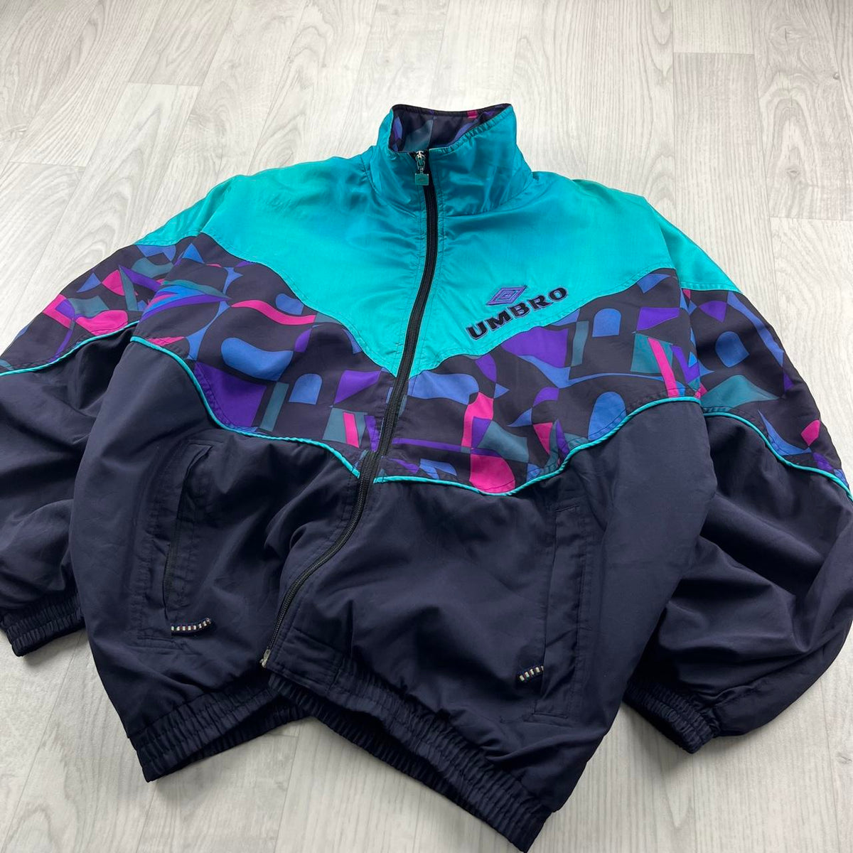 VINTAGE 90s UMBRO FUNKY PADDED TRACK JACKET MULTI