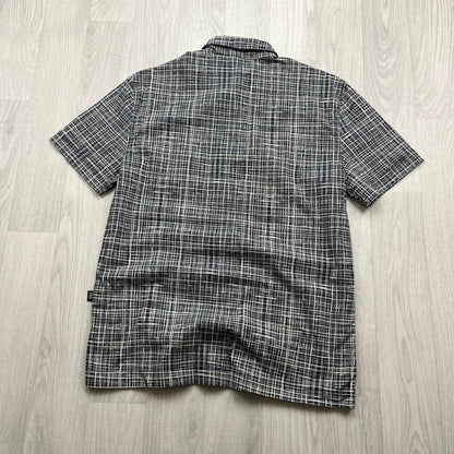 VINTAGE Y2K HELLY HANDEN GRAPHIC SHORT SLEEVE BUTTON UP SHIRT BLACK