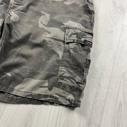 VINTAGE Y2K WRANGLER BAGGY LOOSE CAMO SHORTS