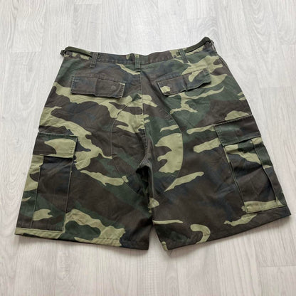 VINTAGE Y2K DELF BAGGY LOOSE UTILITY CAMO SHORTS
