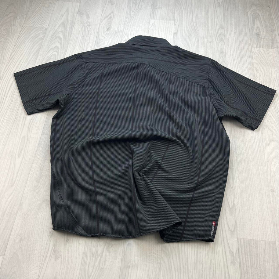 VINTAGE 00s RIP CURL STRIPED SHORT SLEEVE BUTTON UP SHIRT BLACK