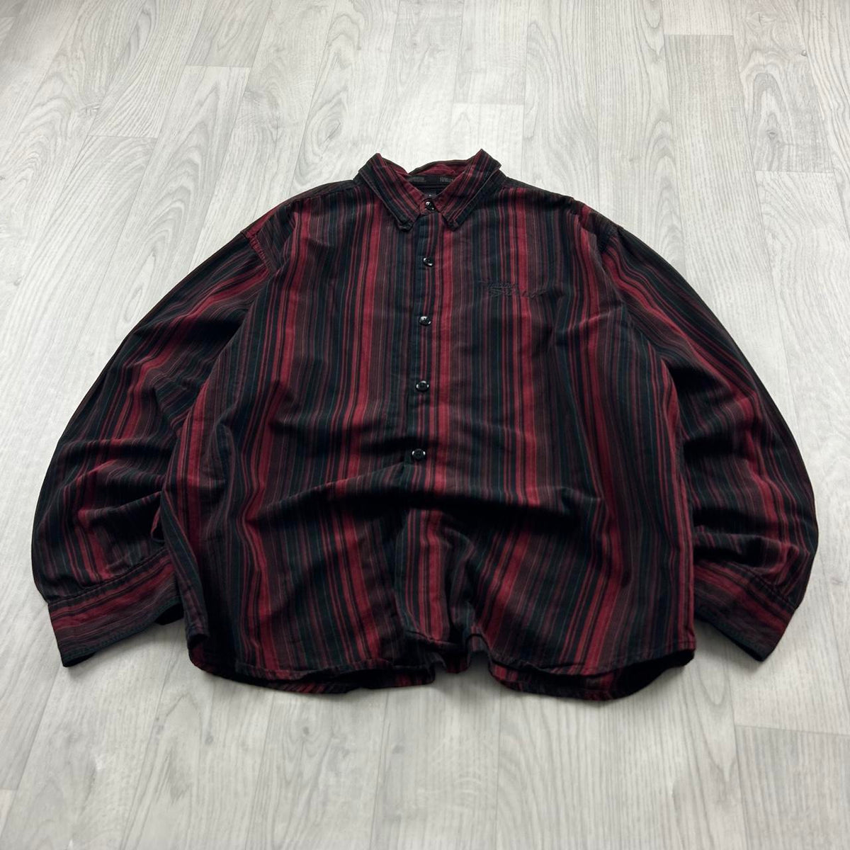 VINTAGE 00s HARLEY DAVIDSON STRIPED SHORT SLEEVE BUTTON UP SHIRT BLACK / RED