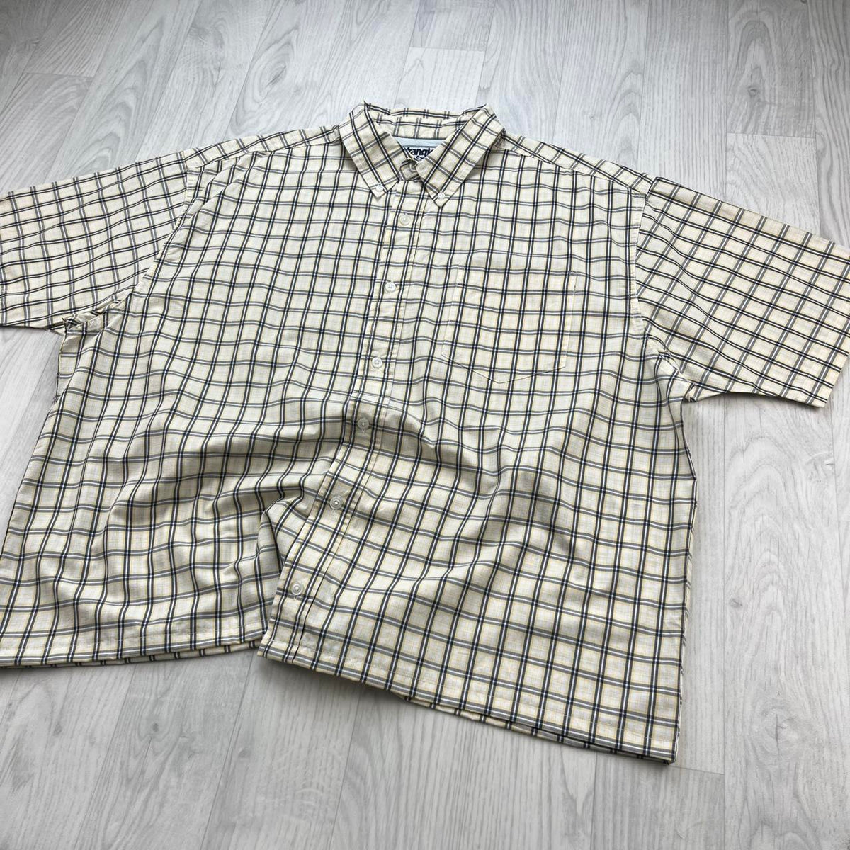 VINTAGE 00s WRANGLER CHECKERED CROPPED SHORT SLEEVE BUTTON UP SHIRT CREAM