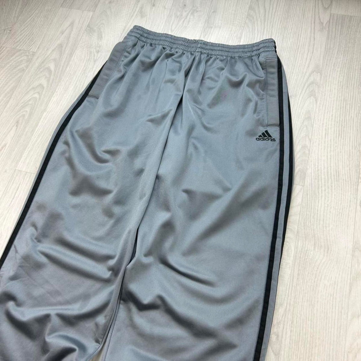 VINTAGE Y2K ADIDAS SIDE STRIPE BAGGY TRACKSUIT BOTTOMS GREY