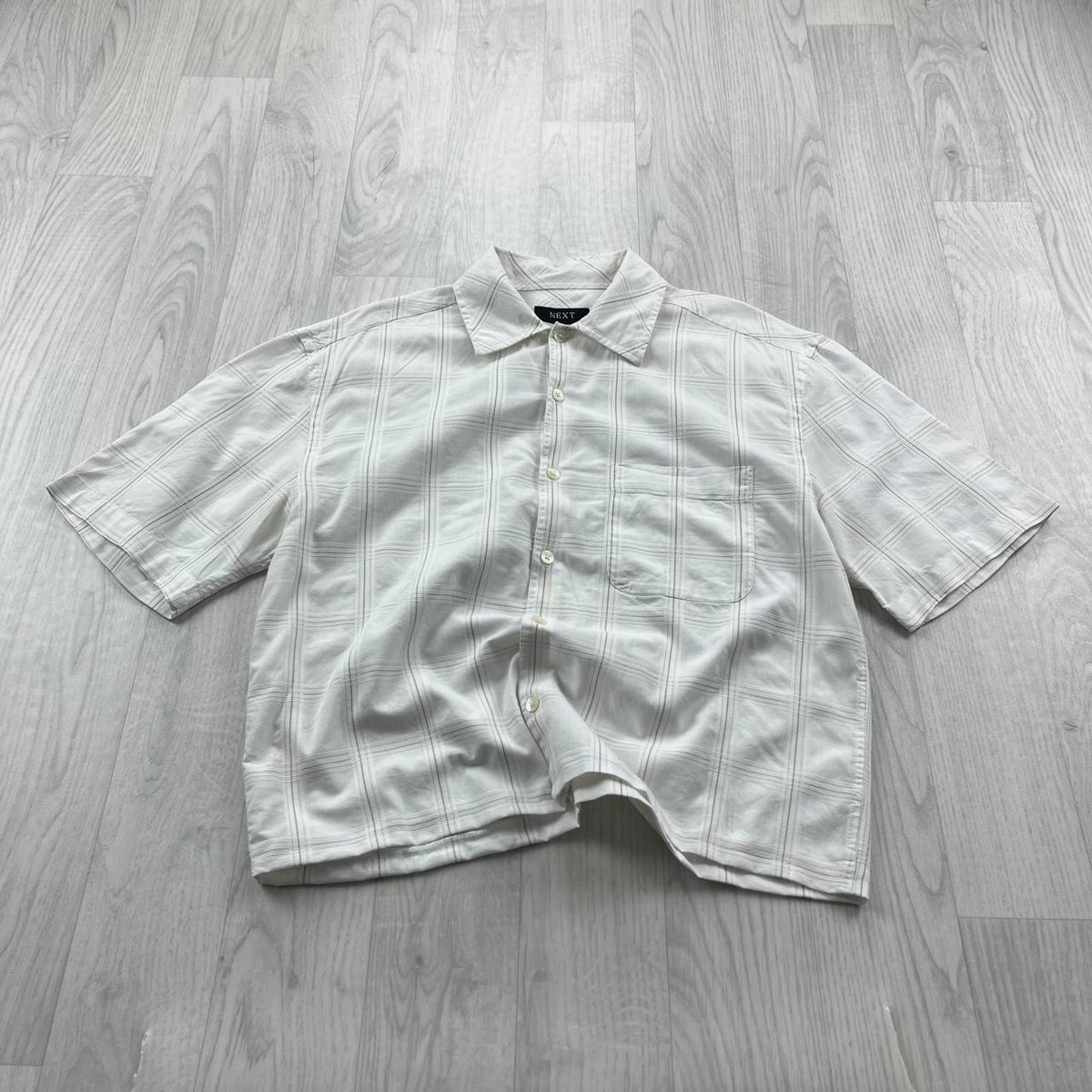 VINTAGE 00s NEXT CHECKERED CROPPED SHORT SLEEVE BUTTON UP SHIRT WHITE