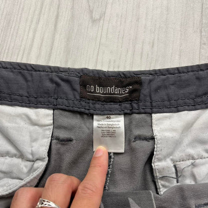 VINTAGE Y2K NO BOUNDARIES BAGGY CAMO CARGO SHORTS GREY