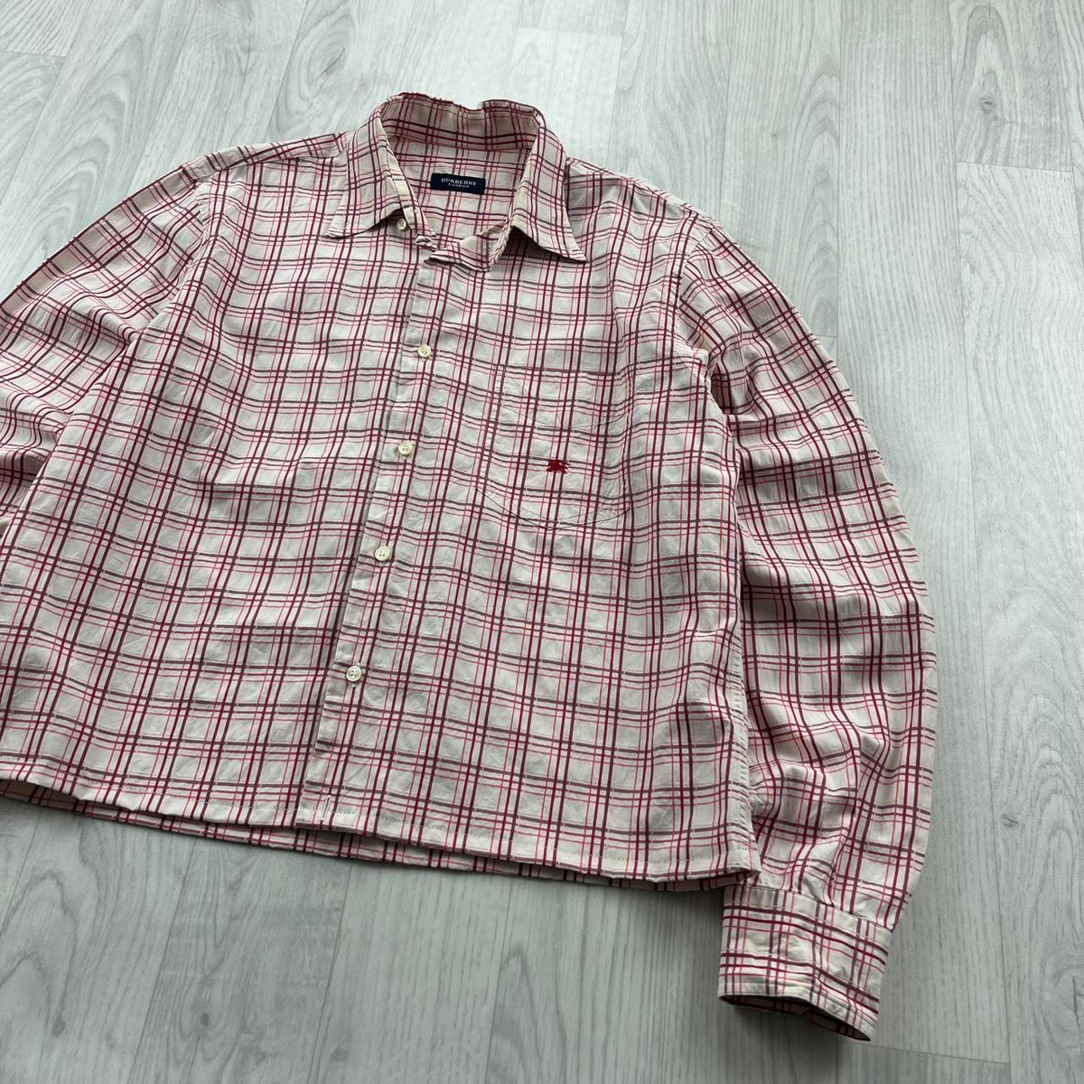 VINTAGE 00s BURBERRY CHECKERED CROPPED LONG SLEEVE BUTTON UP SHIRT WHITE RED