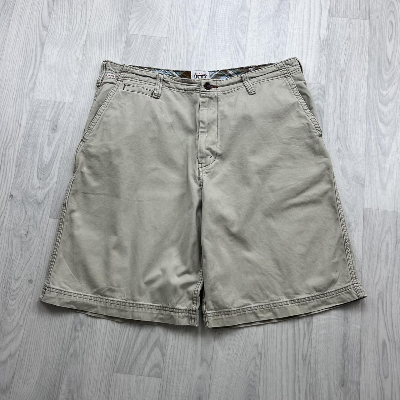 VINTAGE Y2K LEVIS WIDE LEG BAGGY CARGO SHORTS CREAM