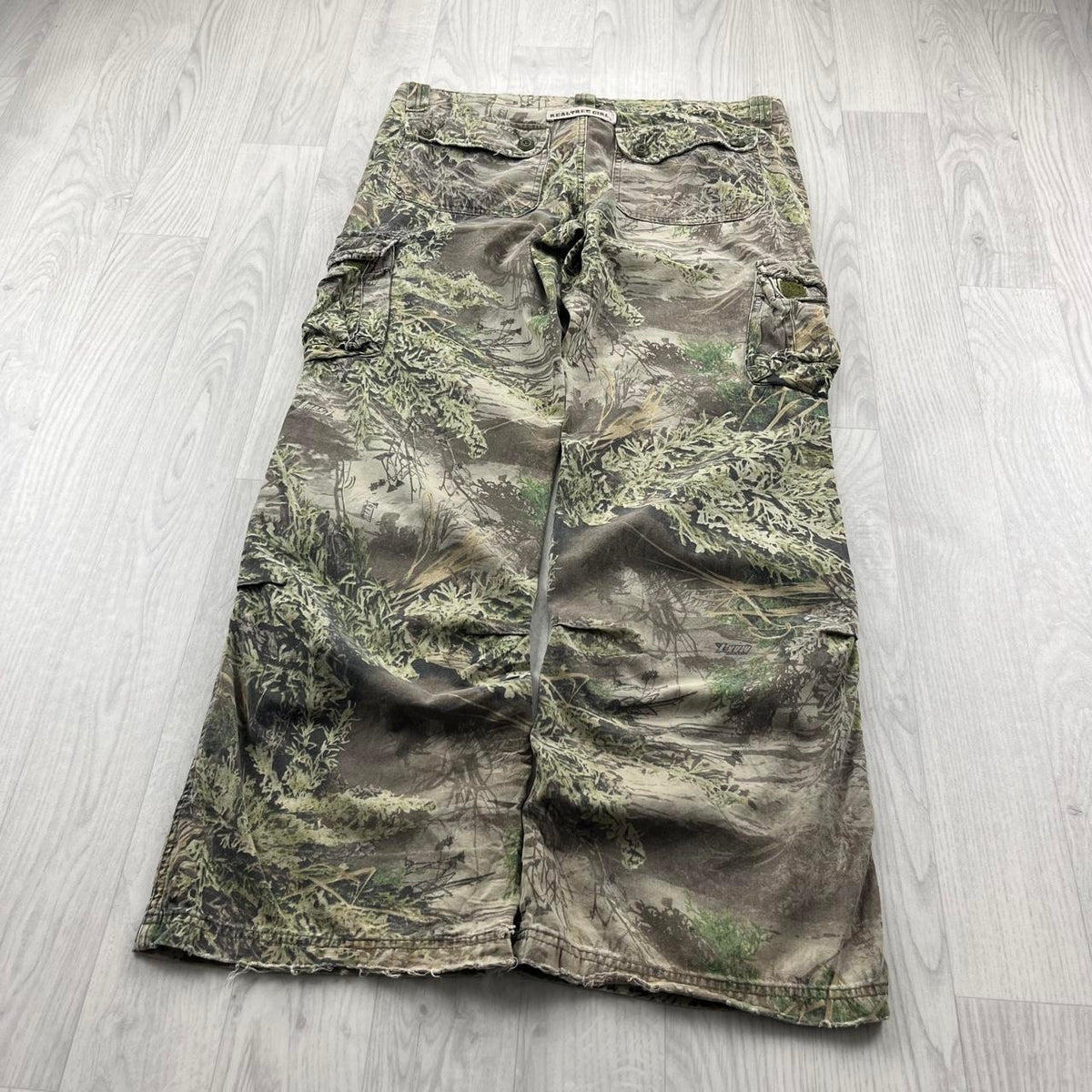VINTAGE REALTREE BAGGY FLARED CAMO CARGO PANTS