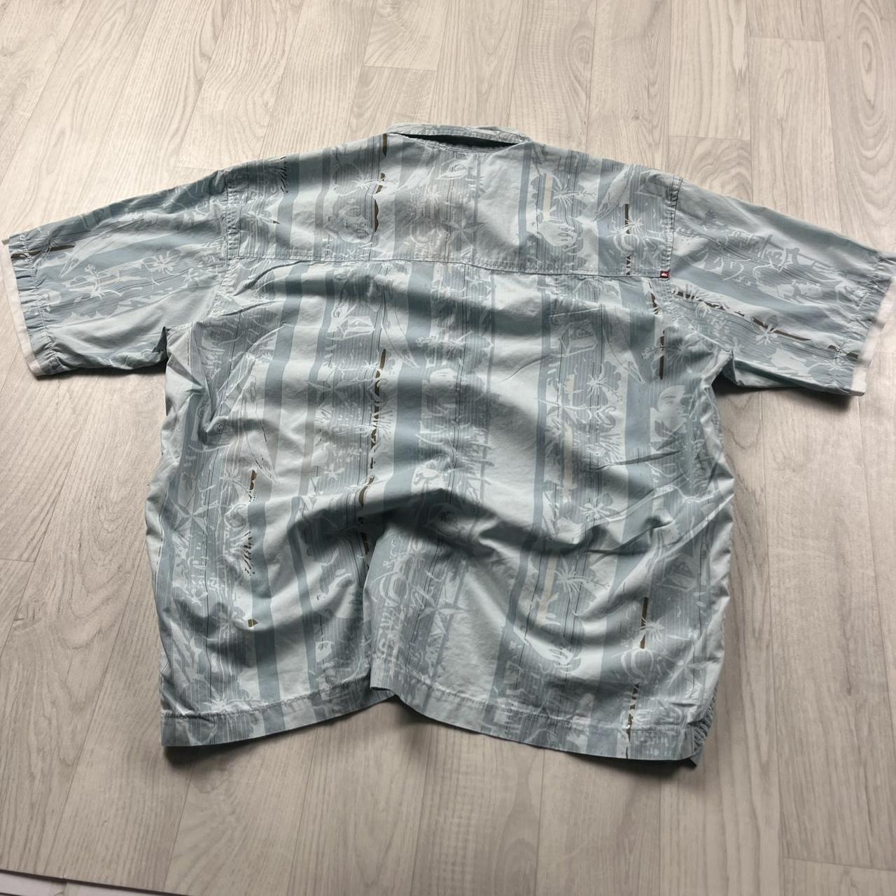 VINTAGE Y2K QUIKSILVER GRAPHIC SHORT SLEEVE SHIRT BLUE