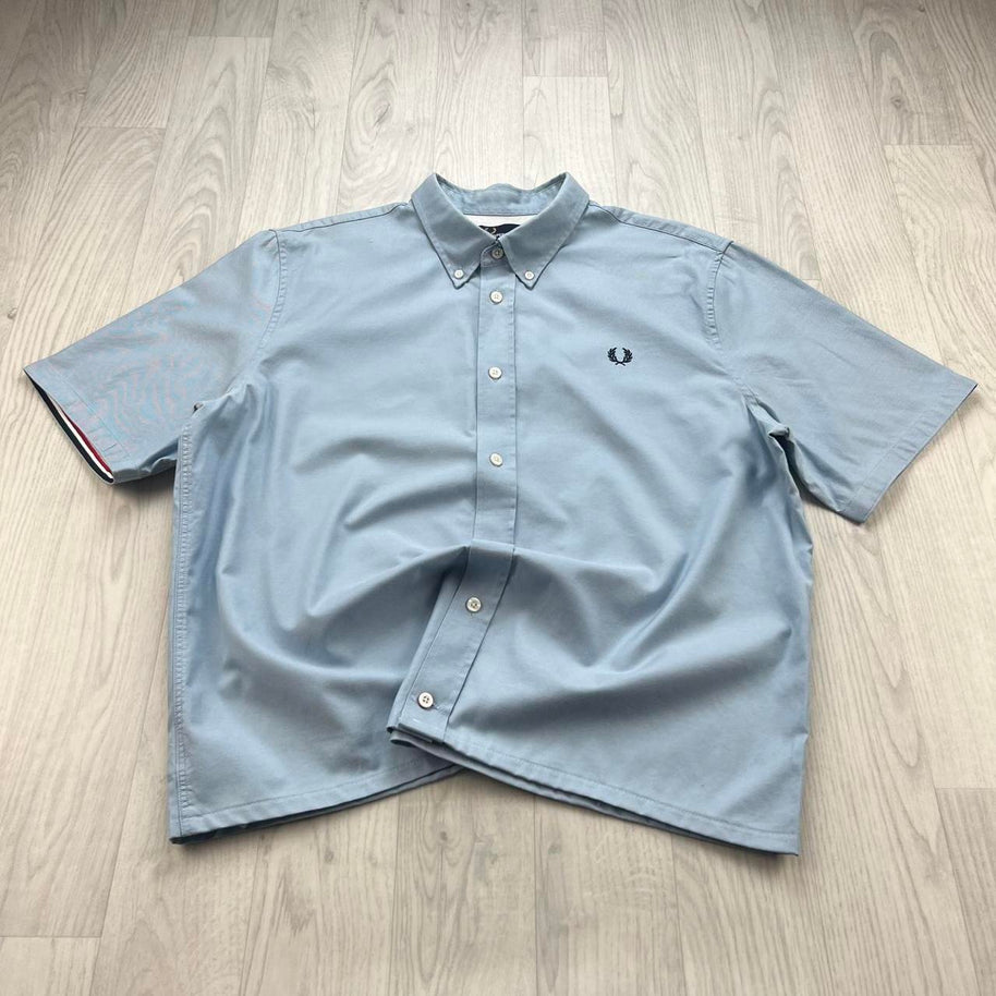 VINTAGE 00s FRED PERRY PLAIN CROPPED SHORT SLEEVE BUTTON UP SHIRT SKY BLUE