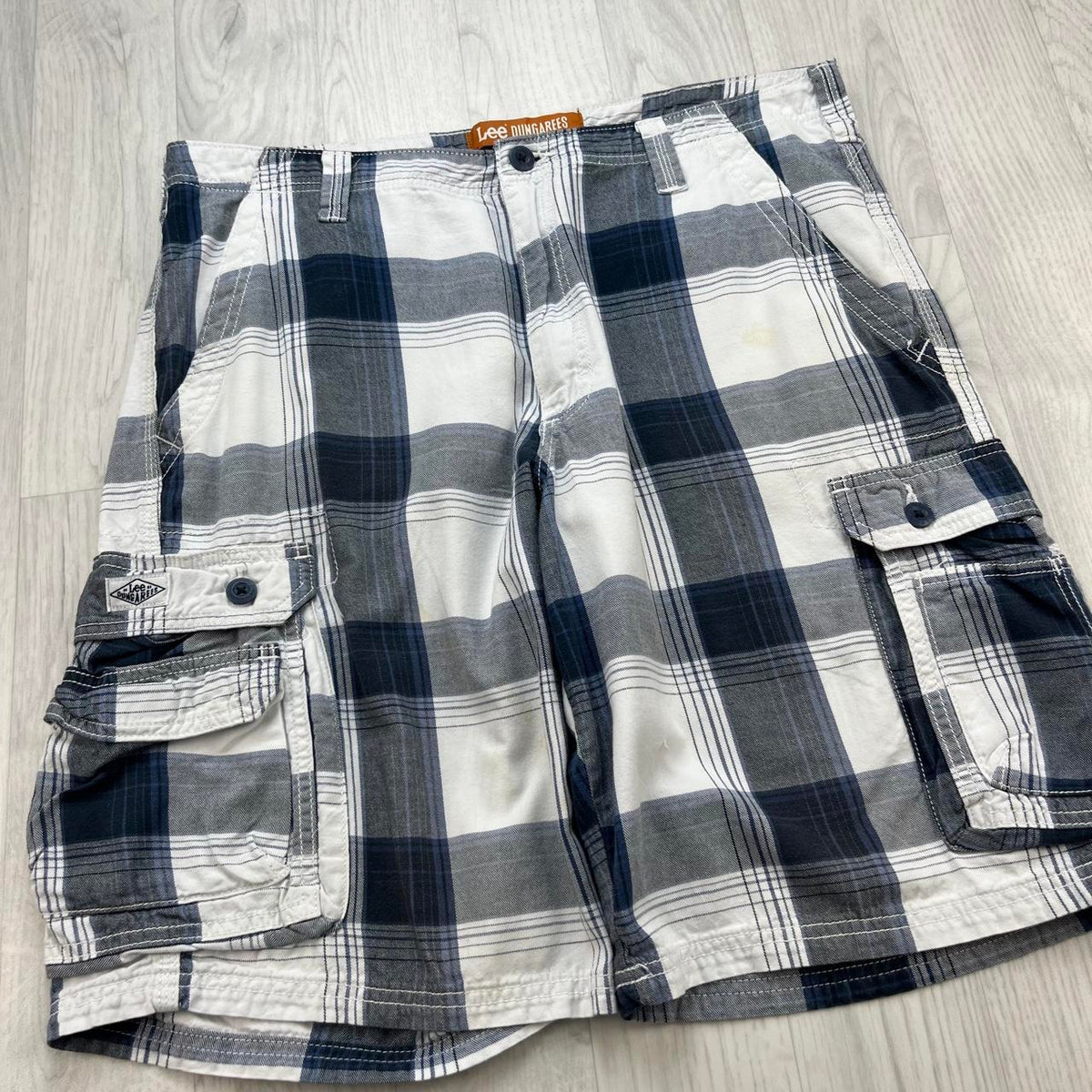 VINTAGE Y2K LEE BAGGY CHECKERED PLAID CARGO SHORTS WHITE / NAVY