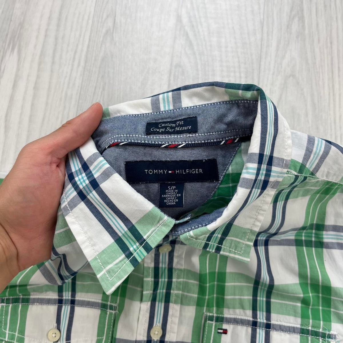 VINTAGE 00s TOMMY HILFIGER CHECKERED CROPPED SHORT SLEEVE BUTTON UP SHIRT GREEN