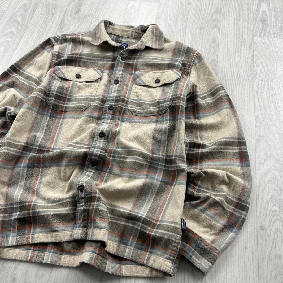 VINTAGE 00s PATAGONIA CHECKERED LONG SLEEVE BUTTON UP FLANNEL SHIRT BEIGE
