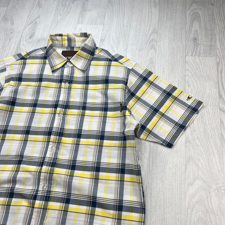VINTAGE 00s ONEILL CHECKERED CROPPED SHORT SLEEVE BUTTON UP SHIRT WHITE / MULTI