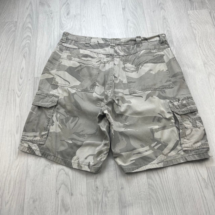 VINTAGE Y2K WRANGLER BAGGY CAMO CARGO SHORTS CREAM / KHAKI