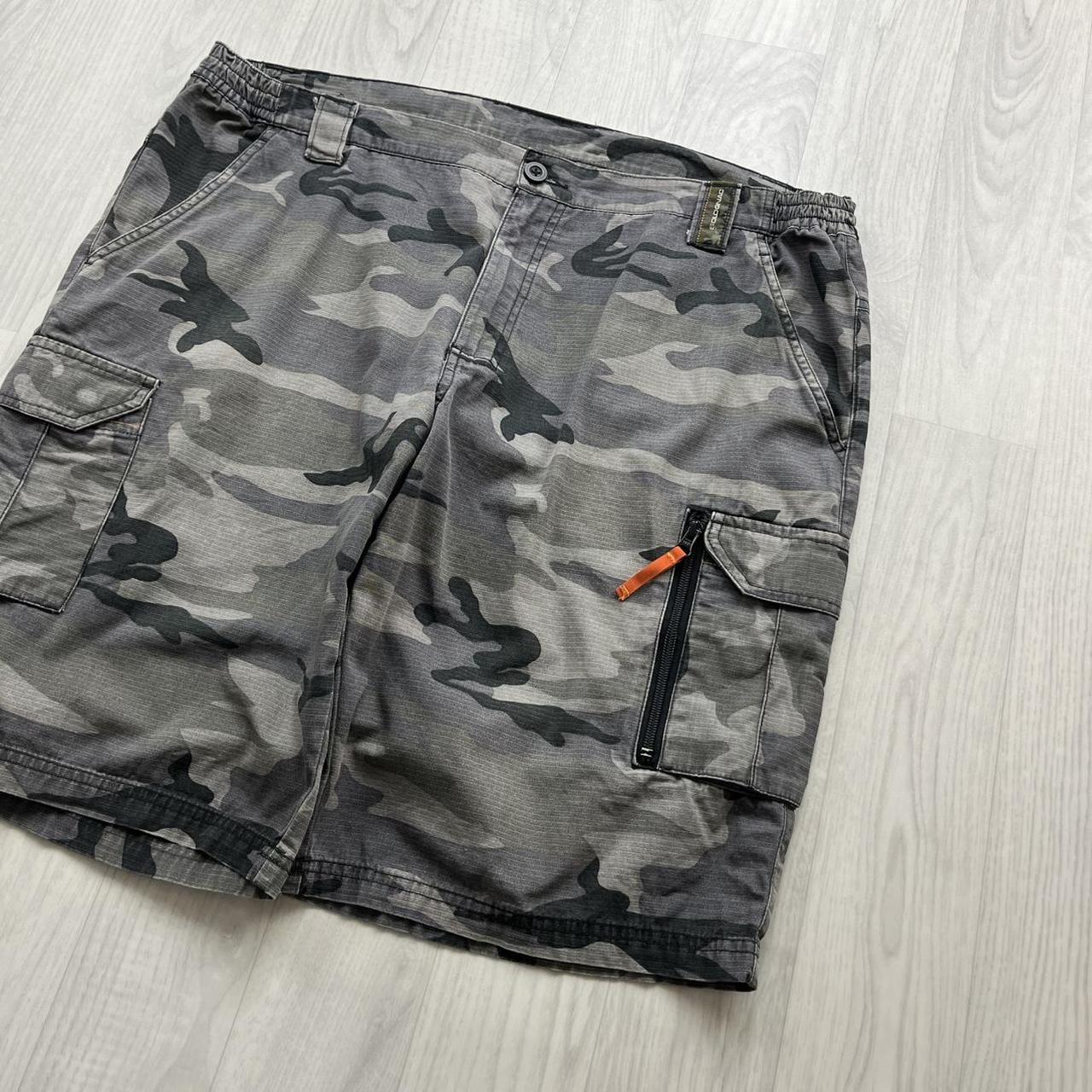 VINTAGE Y2K BAGGY LOOSE CAMO SHORTS