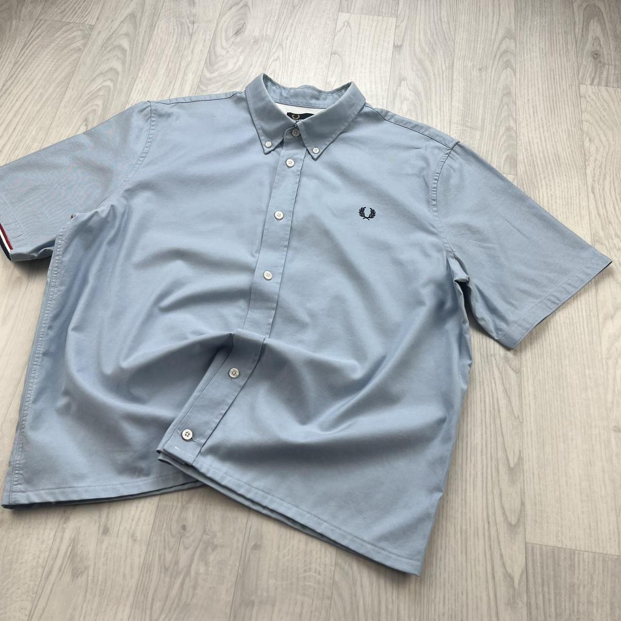 VINTAGE 00s FRED PERRY PLAIN CROPPED SHORT SLEEVE BUTTON UP SHIRT SKY BLUE