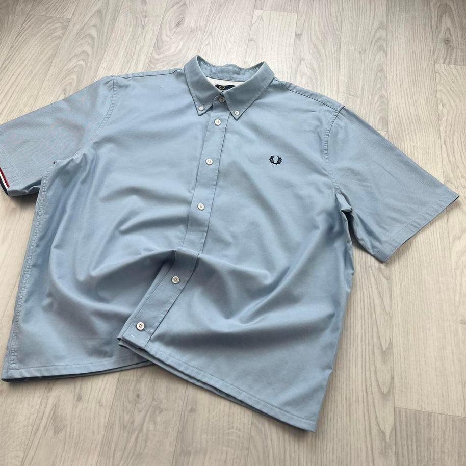 VINTAGE 00s FRED PERRY PLAIN CROPPED SHORT SLEEVE BUTTON UP SHIRT SKY BLUE