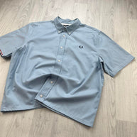 VINTAGE 00s FRED PERRY PLAIN CROPPED SHORT SLEEVE BUTTON UP SHIRT SKY BLUE