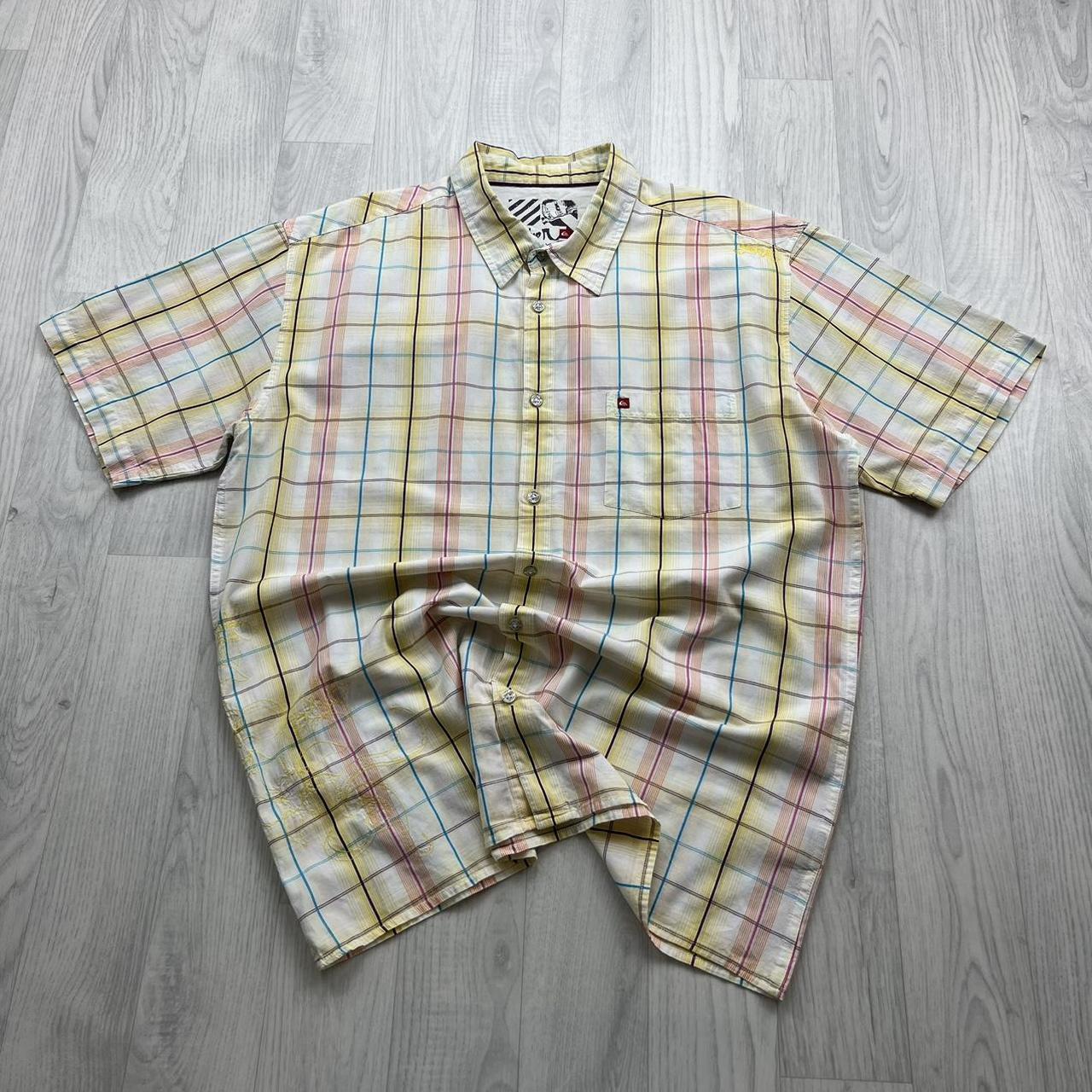VINTAGE Y2K QUIKSILVER PLAID SHORT SLEEVE BUTTON UP SHIRT WHITE / YELLOW