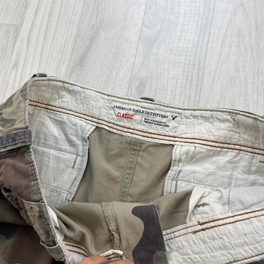 VINTAGE Y2K AMERICAN EAGLE BAGGY CAMO CARGO SHORTS