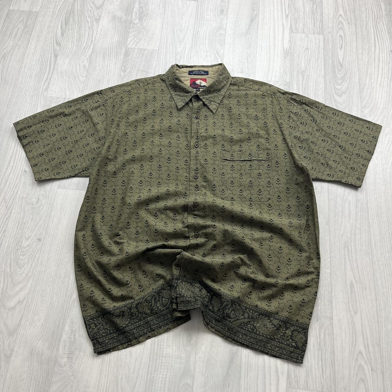 VINTAGE Y2K TOMMY HILFIGER PATTERN SHORT SLEEVE BUTTON UP SHIRT KHAKI