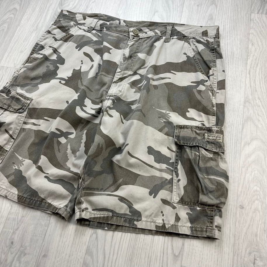 VINTAGE Y2K WRANGLER BAGGY CAMO CARGO SHORTS KHAKI CREAM