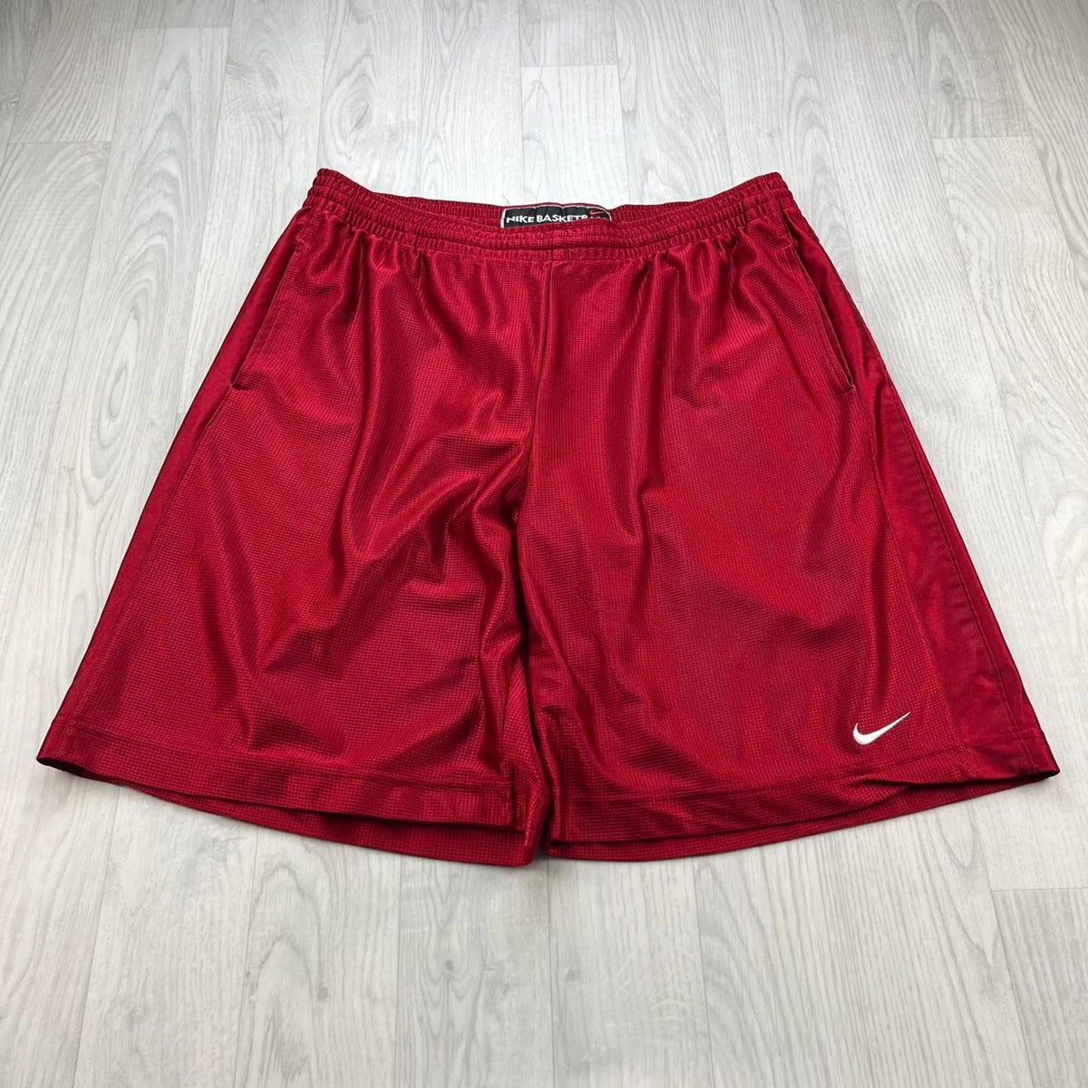 VINTAGE Y2K NIKE BAGGY BASKETBALL SPORT SHORTS RED